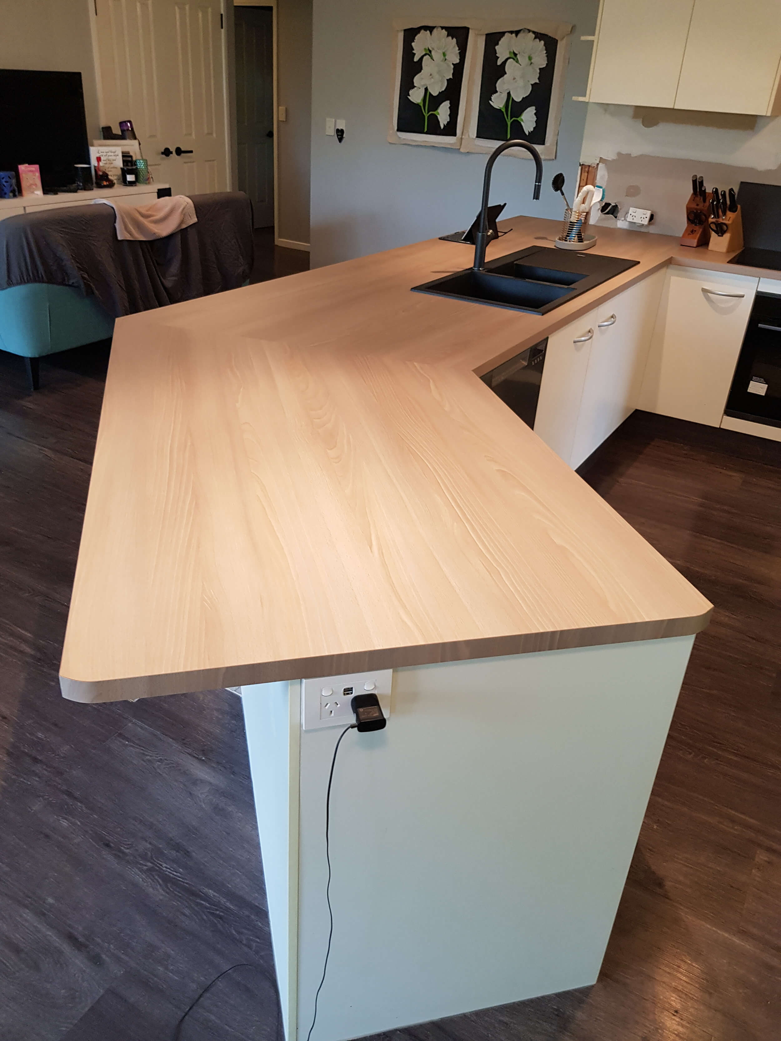 Wynnum kitchen laminate benchtop replacement