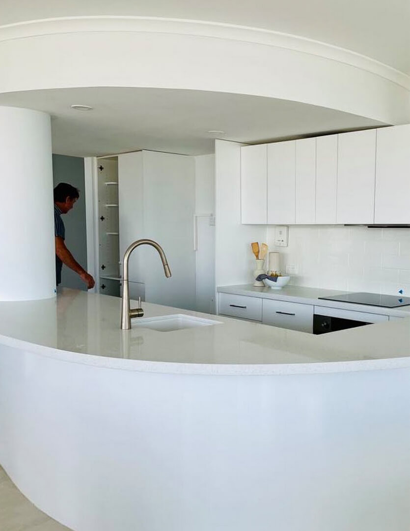 Custom-made curved kitchen & benchtop